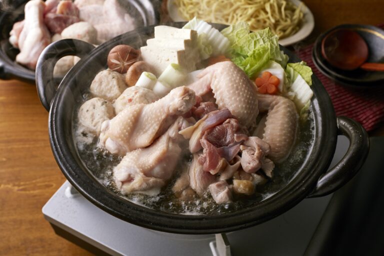 宮崎の「萋地鶏ファーム」さんの5種の部位を味わう特製だし付き鍋セット