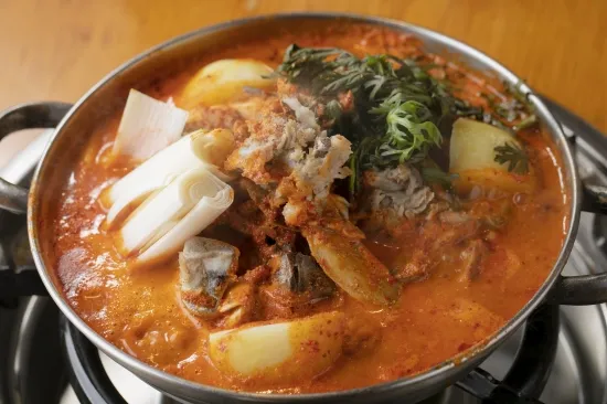 東京・恵比寿の韓国家庭料理の人気店「ソナム」さんから名物「元祖カムジャタン」が、バーベキューコート339に登場します！