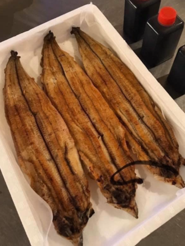 市場名物「種幸」さんのうなぎ